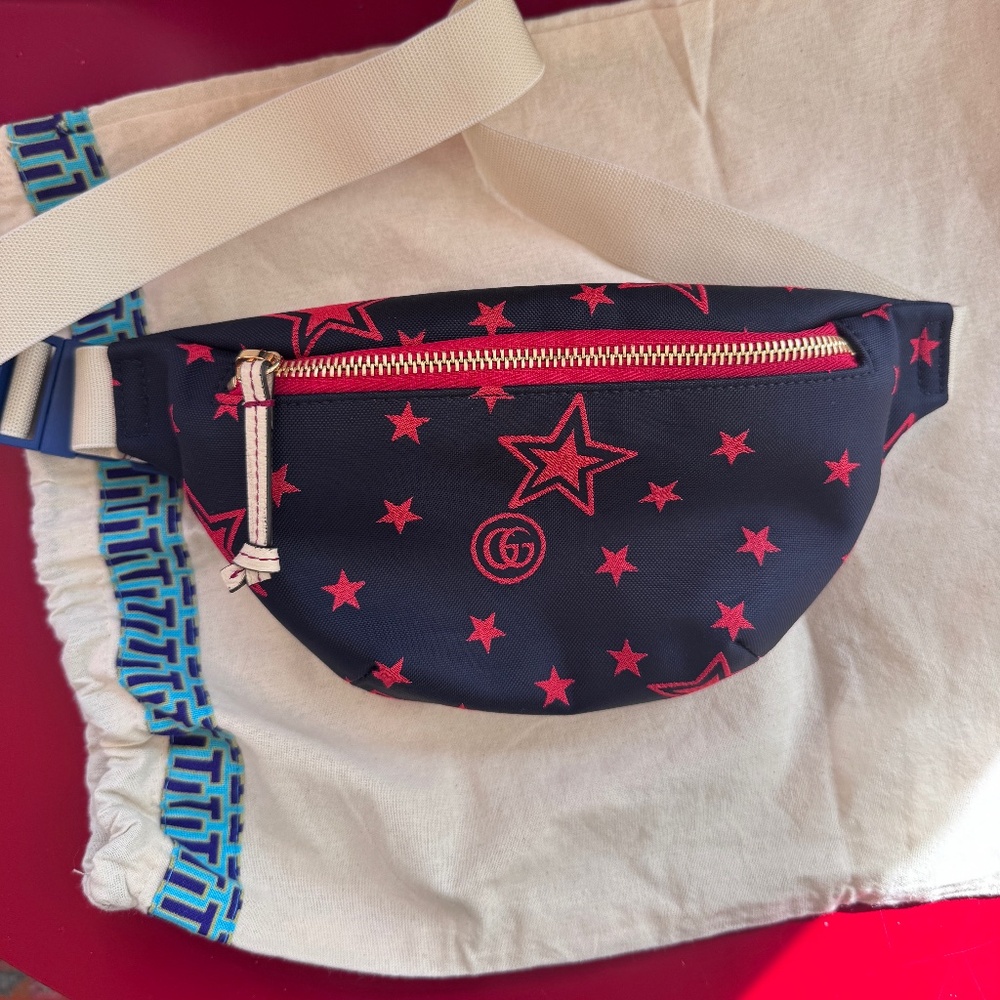 NWoT Gucci Multicolor Red Star Print Waist Belt Bag Fanny Pack Bum Bag - Picture 2 of 12